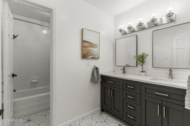 Upstairs Full Guest Bath