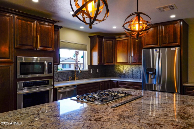 AOTucker-2511141103_A730197-Edit-2Patti9