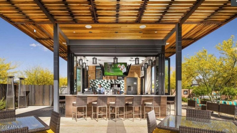 Eddy's Poolside Bar & Grill