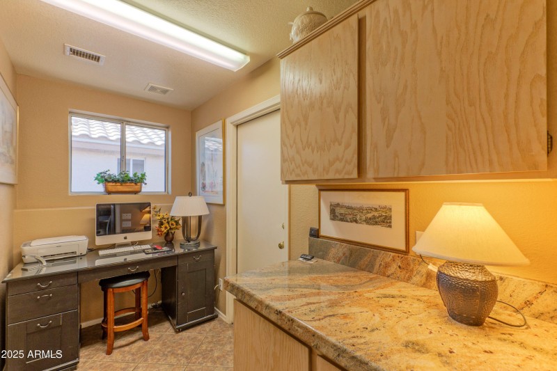 Laundry rm/office alcove