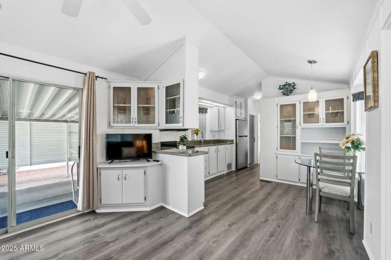 006__111 S Greenfield Rd unit 724