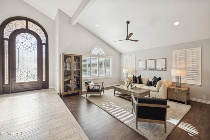 6-web-or-mls-12594-e-poinsettia-dr