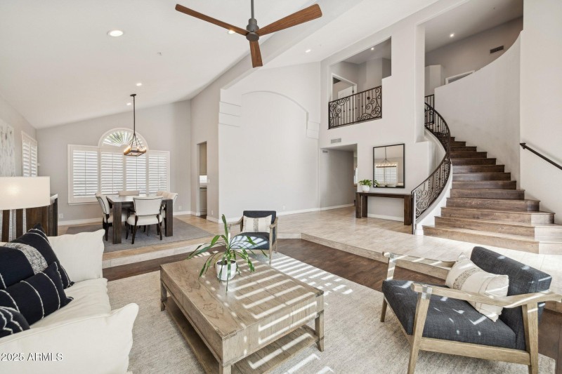 9-web-or-mls-12594-e-poinsettia-dr