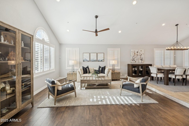 10-web-or-mls-12594-e-poinsettia-dr