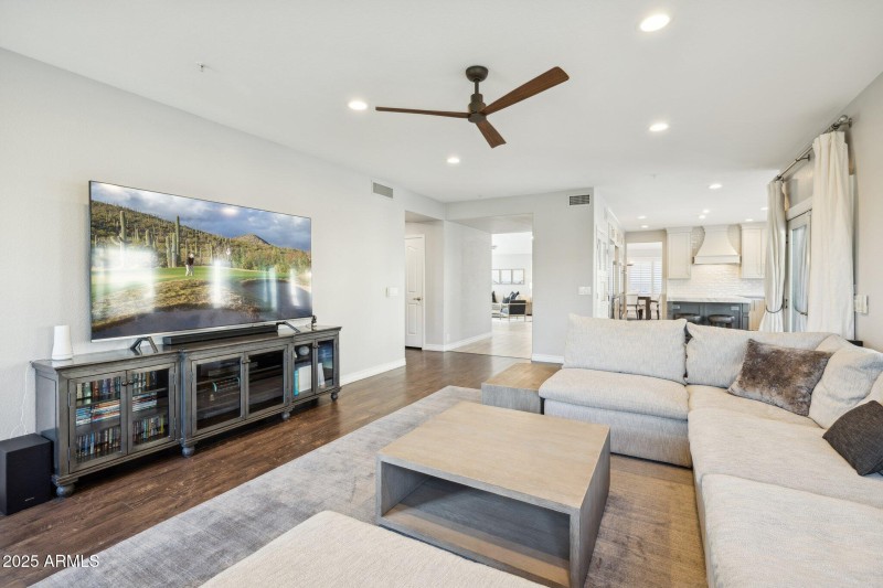 13-web-or-mls-12594-e-poinsettia-dr