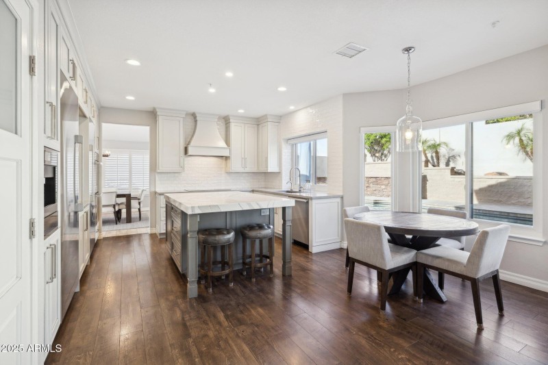 16-web-or-mls-12594-e-poinsettia-dr