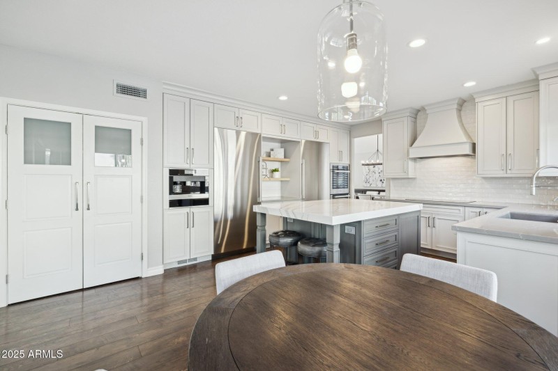 17-web-or-mls-12594-e-poinsettia-dr