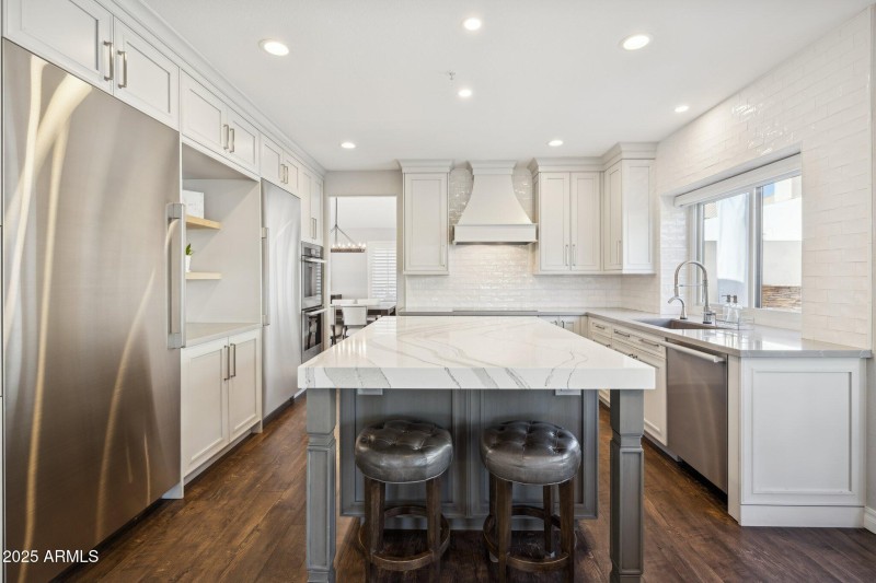 18-web-or-mls-12594-e-poinsettia-dr