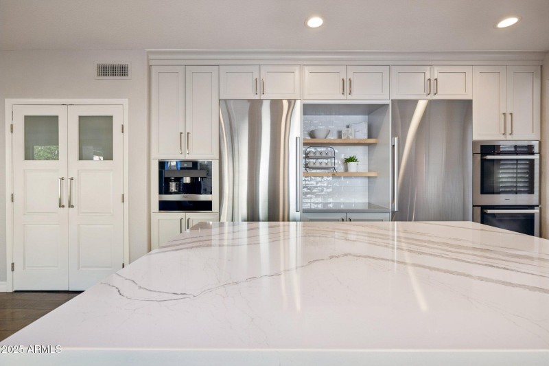 20-web-or-mls-12594-e-poinsettia-dr