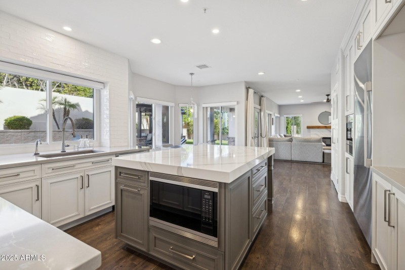 23-web-or-mls-12594-e-poinsettia-dr