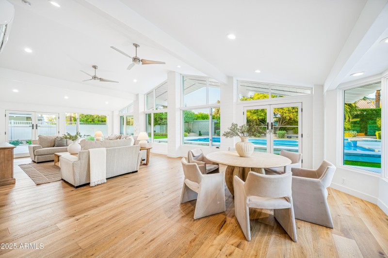 I2025111201-Interior-23