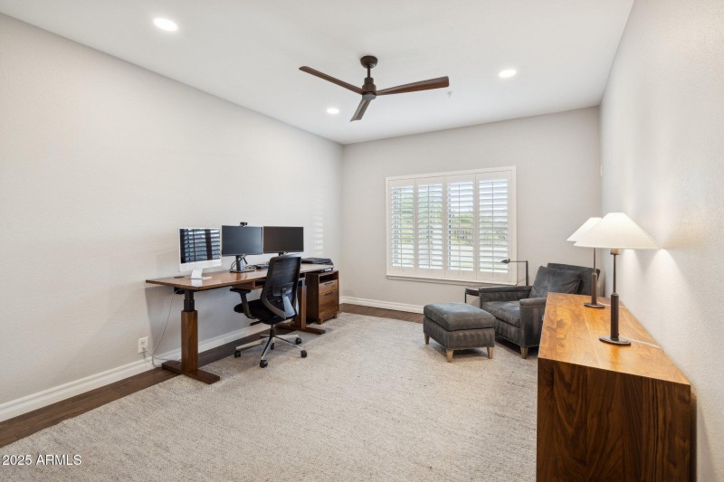 25-web-or-mls-12594-e-poinsettia-dr