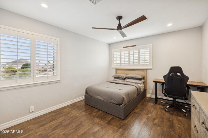 35-web-or-mls-12594-e-poinsettia-dr