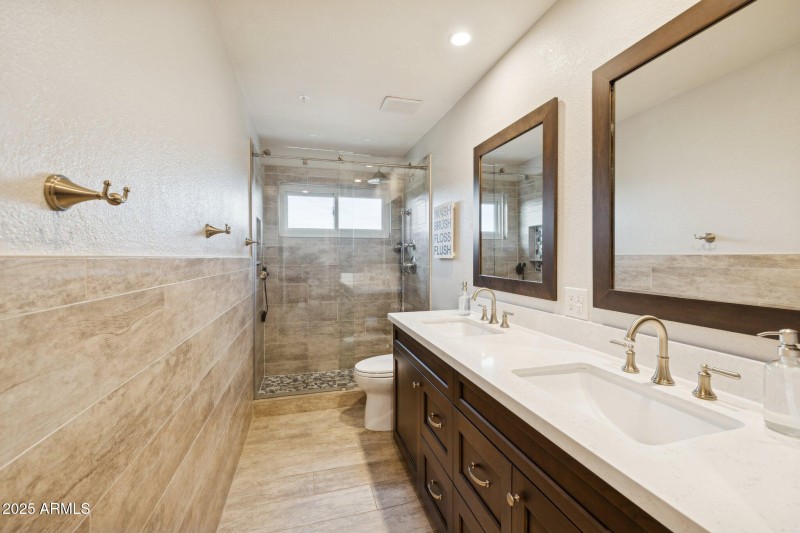 41-web-or-mls-12594-e-poinsettia-dr