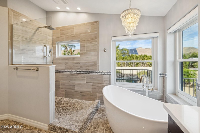 44-web-or-mls-12594-e-poinsettia-dr