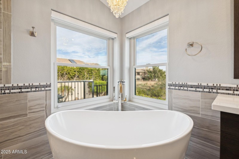 45-web-or-mls-12594-e-poinsettia-dr