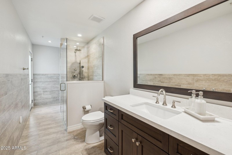 47-web-or-mls-12594-e-poinsettia-dr