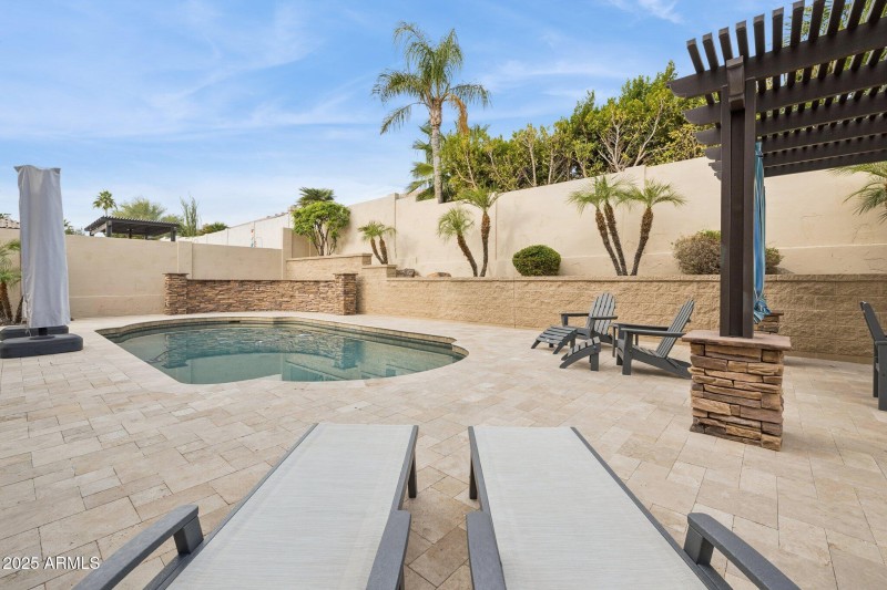 55-web-or-mls-12594-e-poinsettia-dr