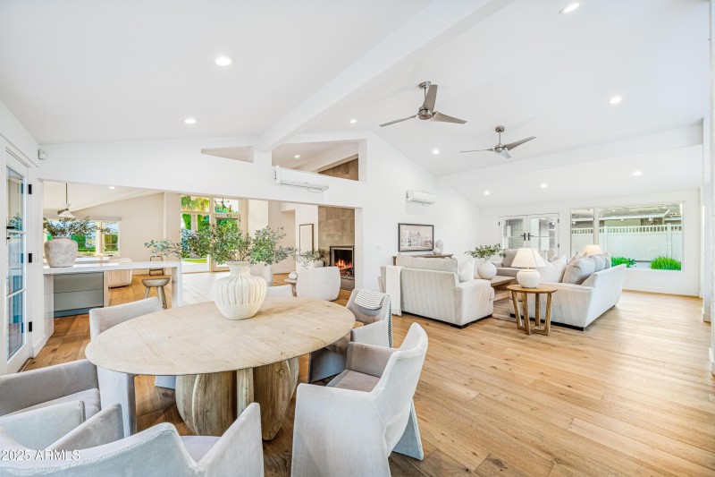 I2025111201-Interior-25