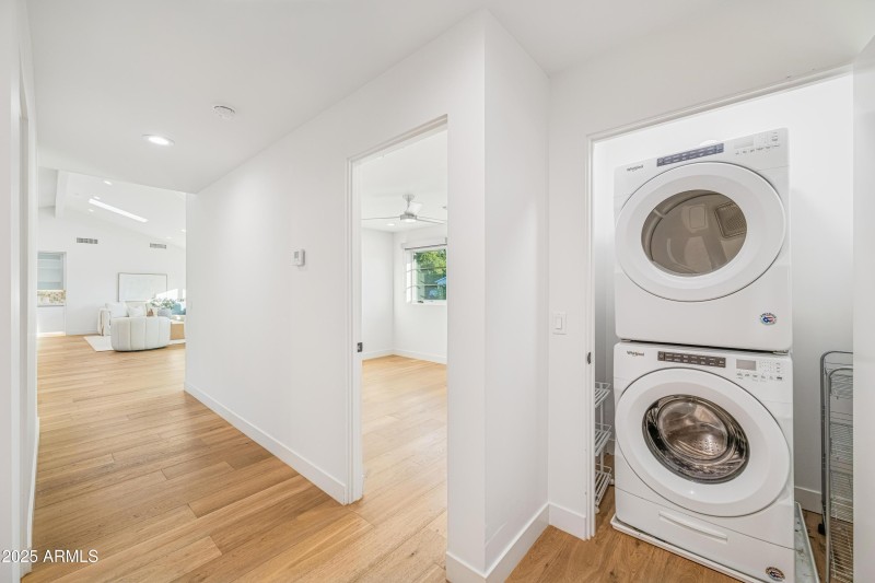 I2025111201-Interior-7