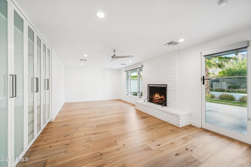 I2025111201-Interior-2