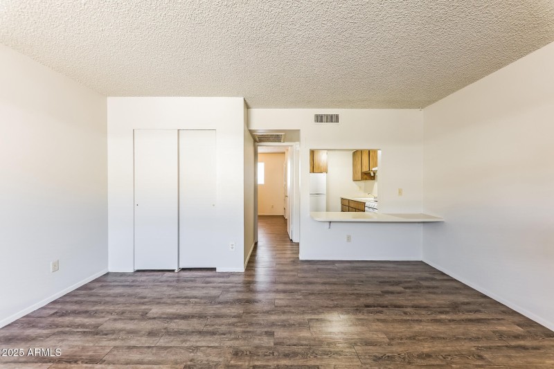 5-photo-Living-Room-ff8d2f12-eb82-49f6-8