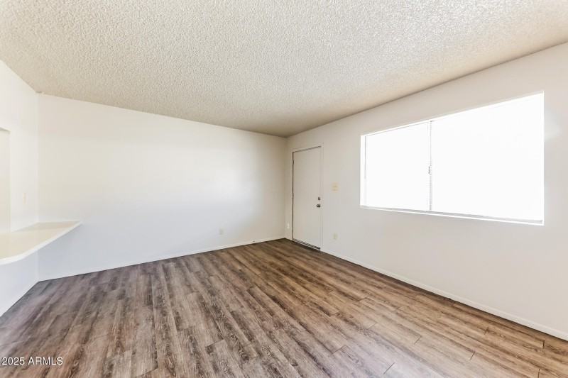 7-photo-Living-Room-89dd8484-908f-4691-a