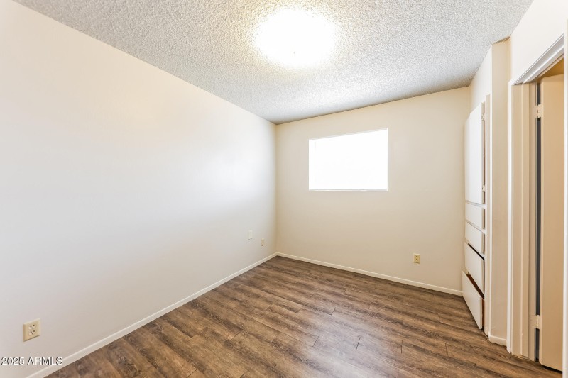 11-photo-Main-Bedroom-a3e59fa2-ddce-4dba