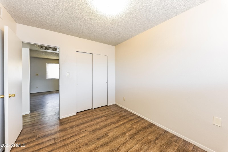 14-photo-Main-Bedroom-0f987179-1607-4167