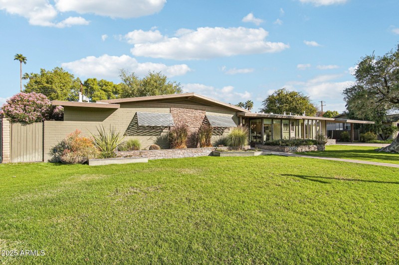 2-web-or-mls-E Glenrosa Ave-S1411-002r