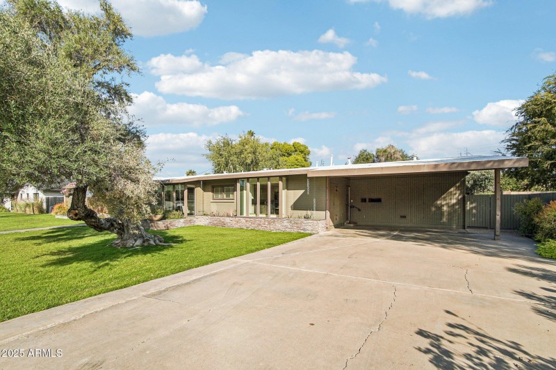 3-web-or-mls-E Glenrosa Ave-S1411-003r