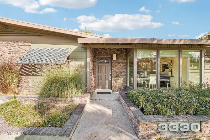 4-web-or-mls-E Glenrosa Ave-S1411-004r