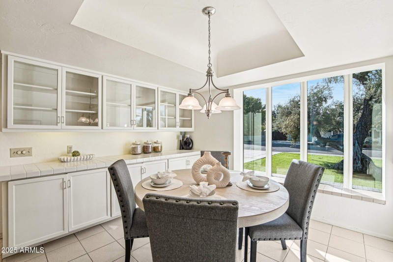 12-web-or-mls-E Glenrosa Ave-S1411-012r