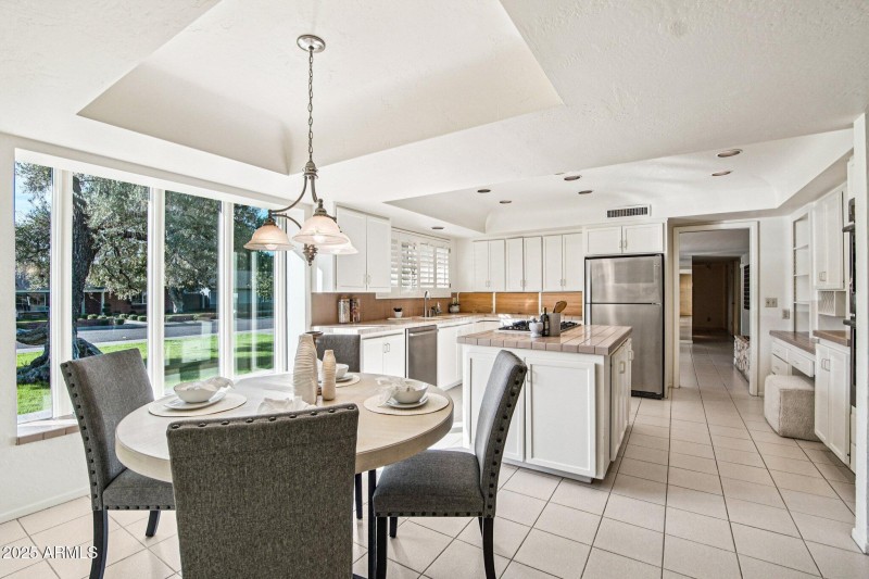 13-web-or-mls-E Glenrosa Ave-S1411-013r