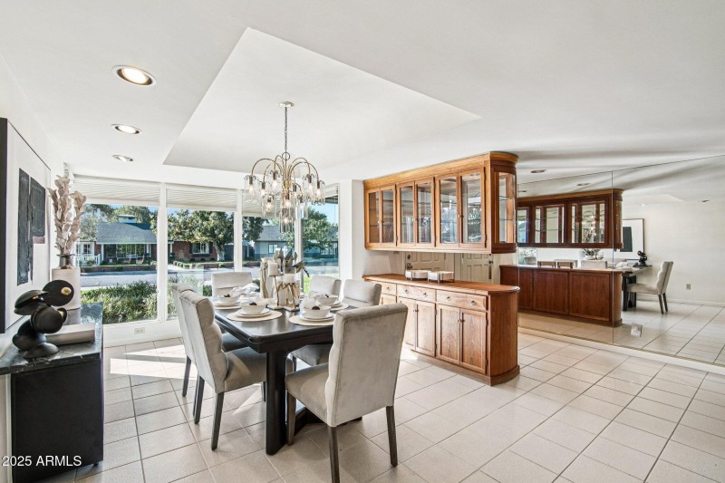 14-web-or-mls-E Glenrosa Ave-S1411-014r