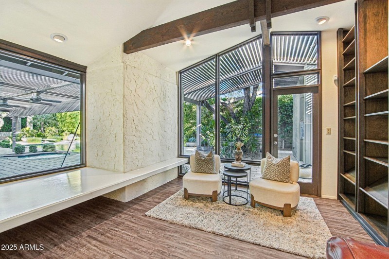 22-web-or-mls-E Glenrosa Ave-S1411-022r