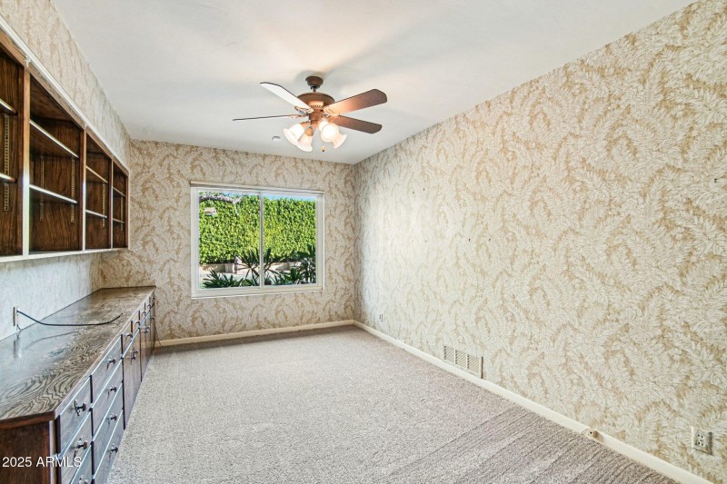 26-web-or-mls-E Glenrosa Ave-S1411-026r