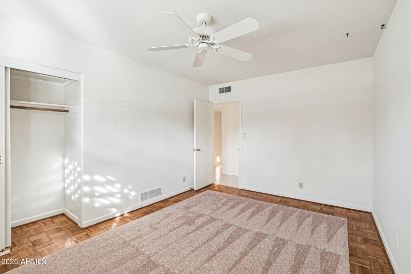 29-web-or-mls-E Glenrosa Ave-S1411-029r