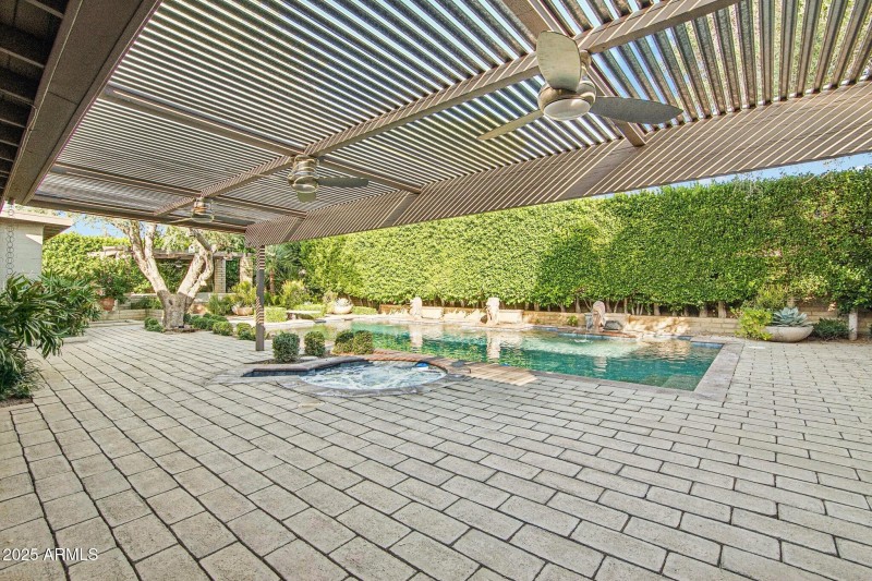 39-web-or-mls-E Glenrosa Ave-S1411-039r