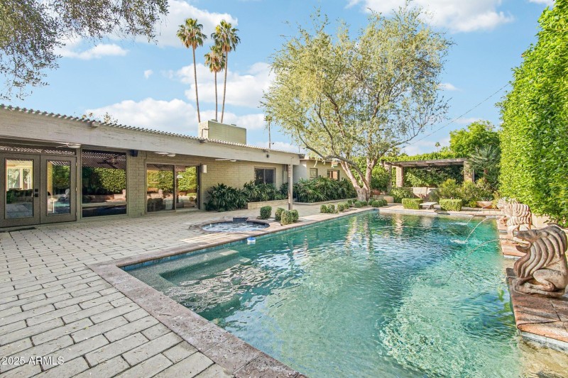 42-web-or-mls-E Glenrosa Ave-S1411-042r