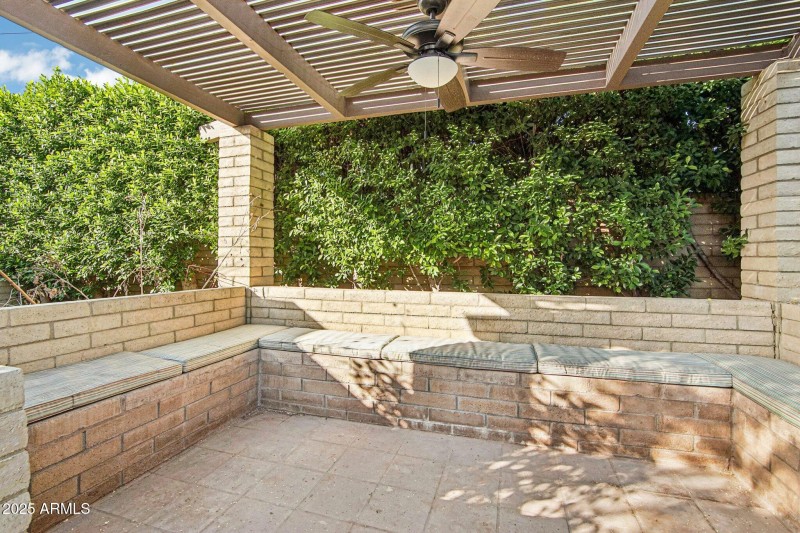 44-web-or-mls-E Glenrosa Ave-S1411-044r