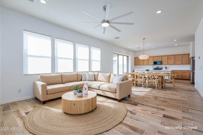 014_photo13a_10147_e_thunderbolt_ave_mes