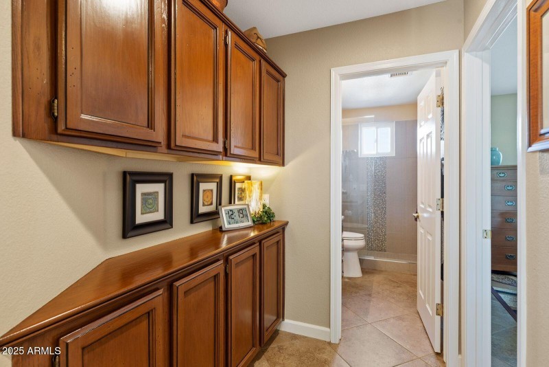 15155 W Robson Cir N Hall Cabinets