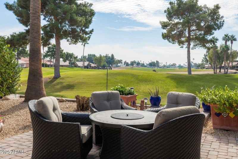 15155 W Robson Cir N patio wicker table-