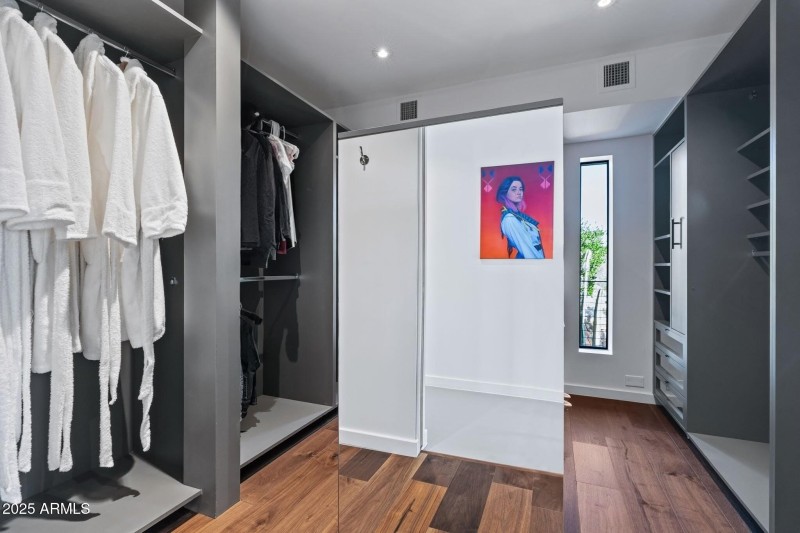 49-web-or-mls-7517 N Moonlight Ln--16~3