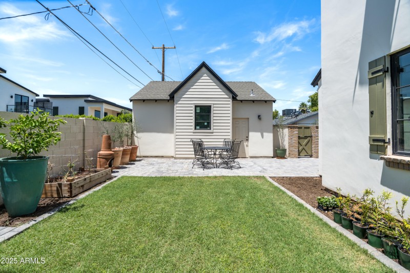 41-4901 E Amelia Ave (1 of 1)