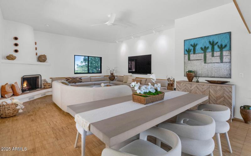 9447 E Calle De Valle Dr