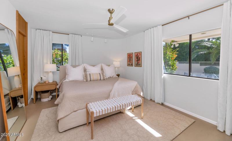 9447 E Calle De Valle Dr-large-020-018-9