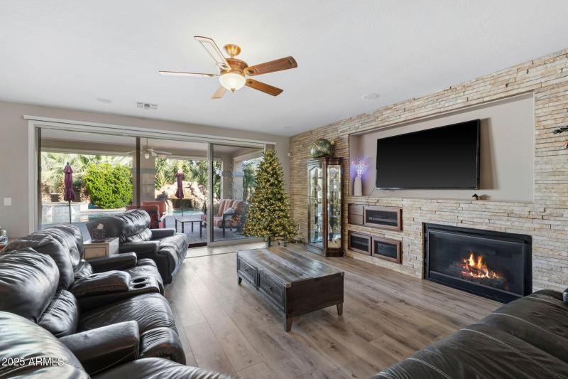 011__21256 E Waverly Dr