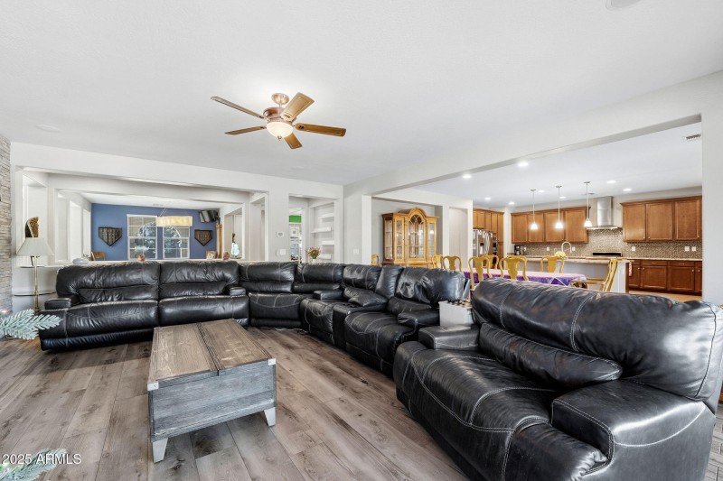 013__21256 E Waverly Dr